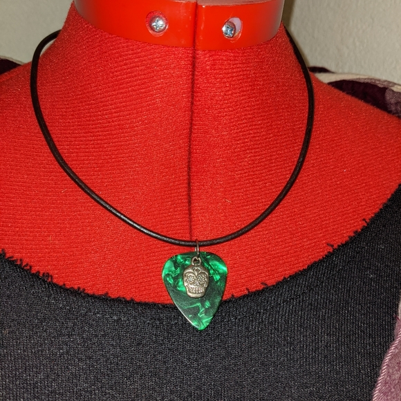 Guitar pick necklace - Picture 2 of 2